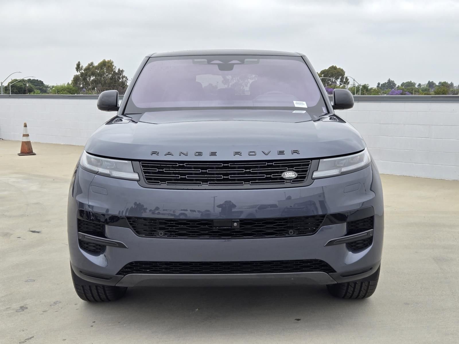 Used 2023 Land Rover Range Rover Sport SE AWD/4WD image 3
