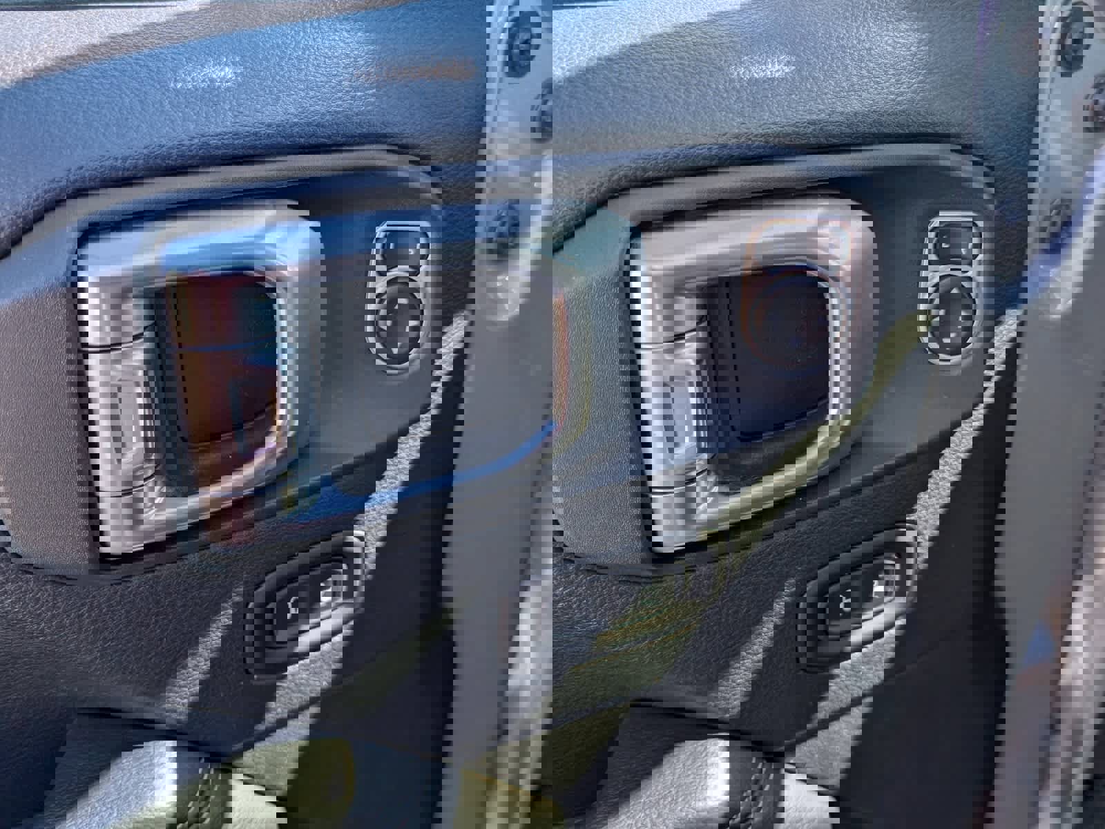 Used 2019 Jeep Wrangler Unlimited Sahara image 16