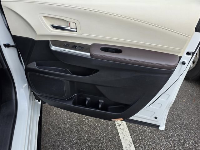 Used 2024 Toyota Sienna Platinum AWD/4WD image 39
