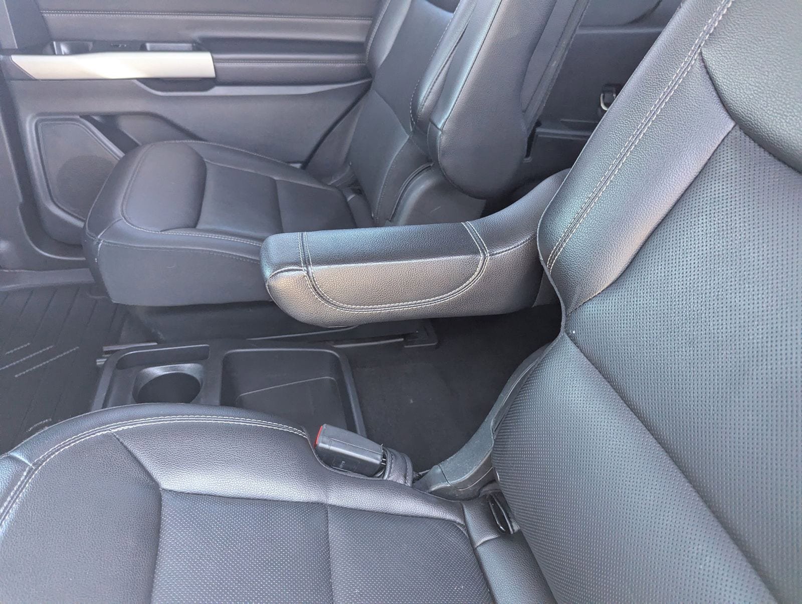 Used 2021 Ford Explorer Limited w/ Equipment Group 301A AWD/4WD image 15