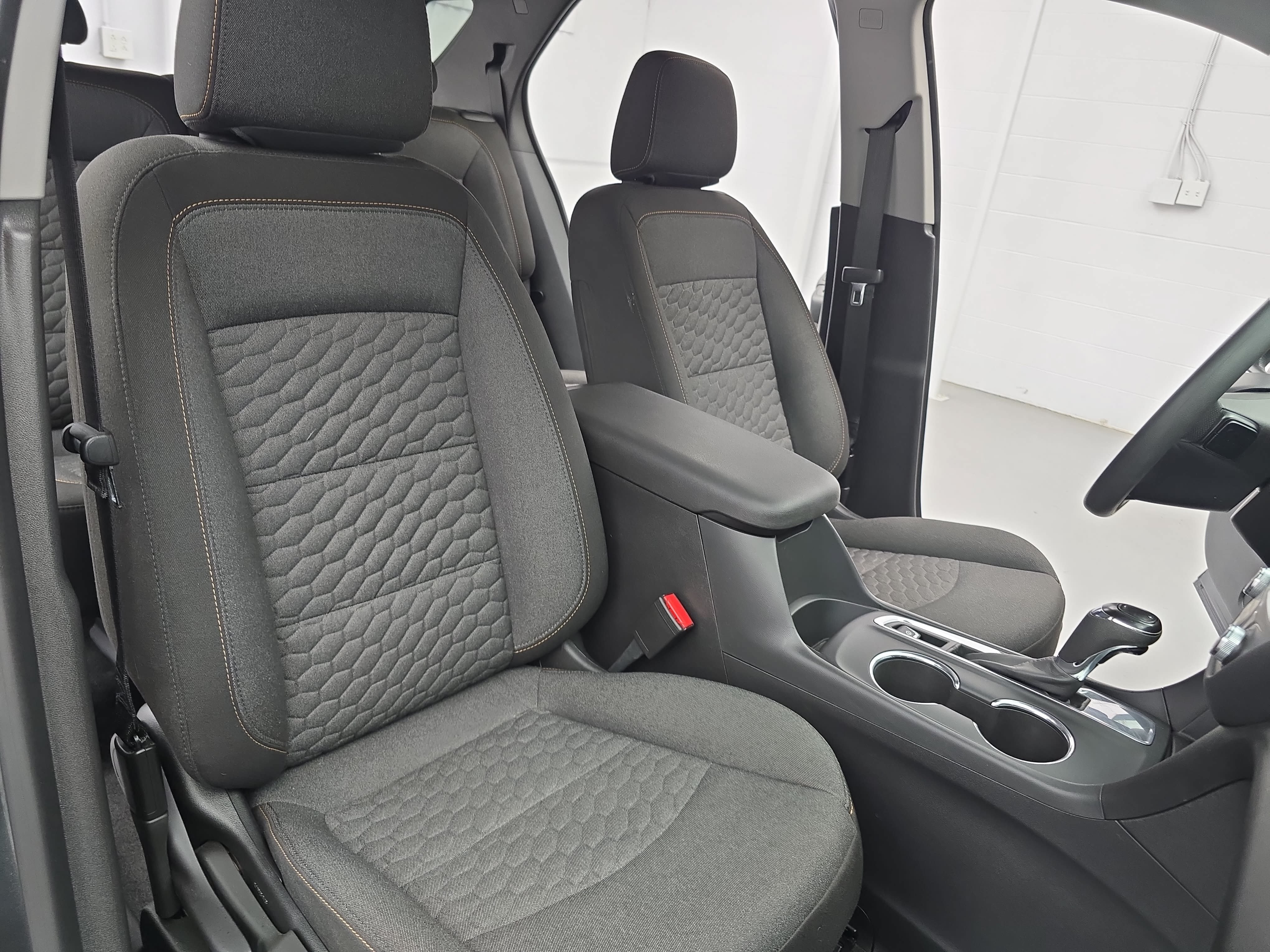 Used 2020 Chevrolet Equinox LT FWD image 10