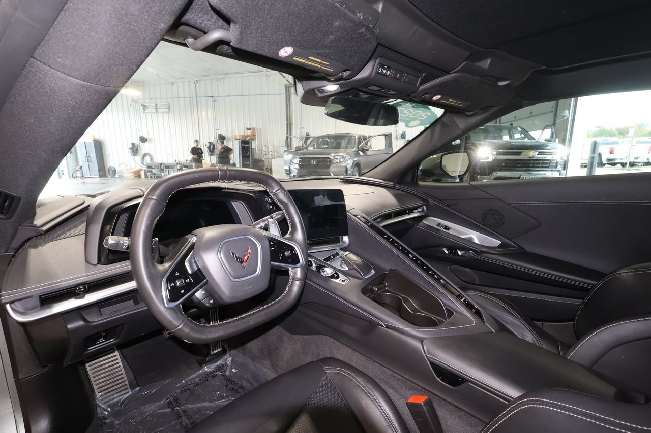 Used 2023 Chevrolet Corvette Stingray Coupe w/ 1LT RWD image 9