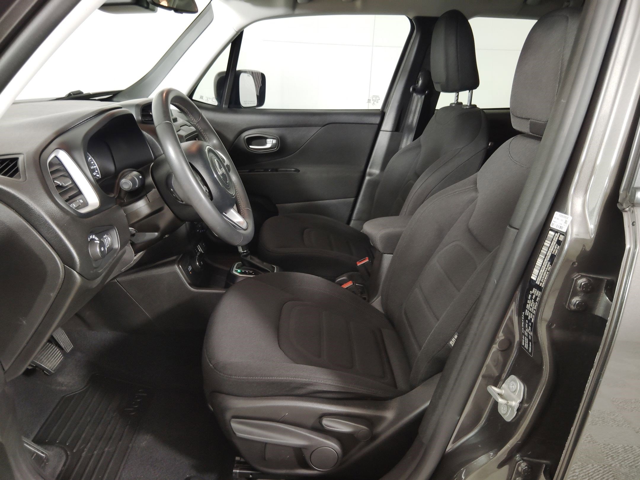 Used 2020 Jeep Renegade Latitude image 5