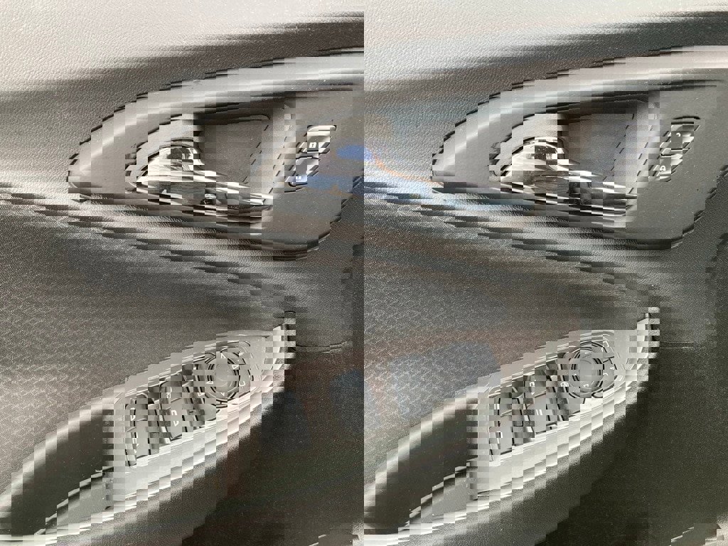 Used 2025 Chevrolet Malibu LT image 13