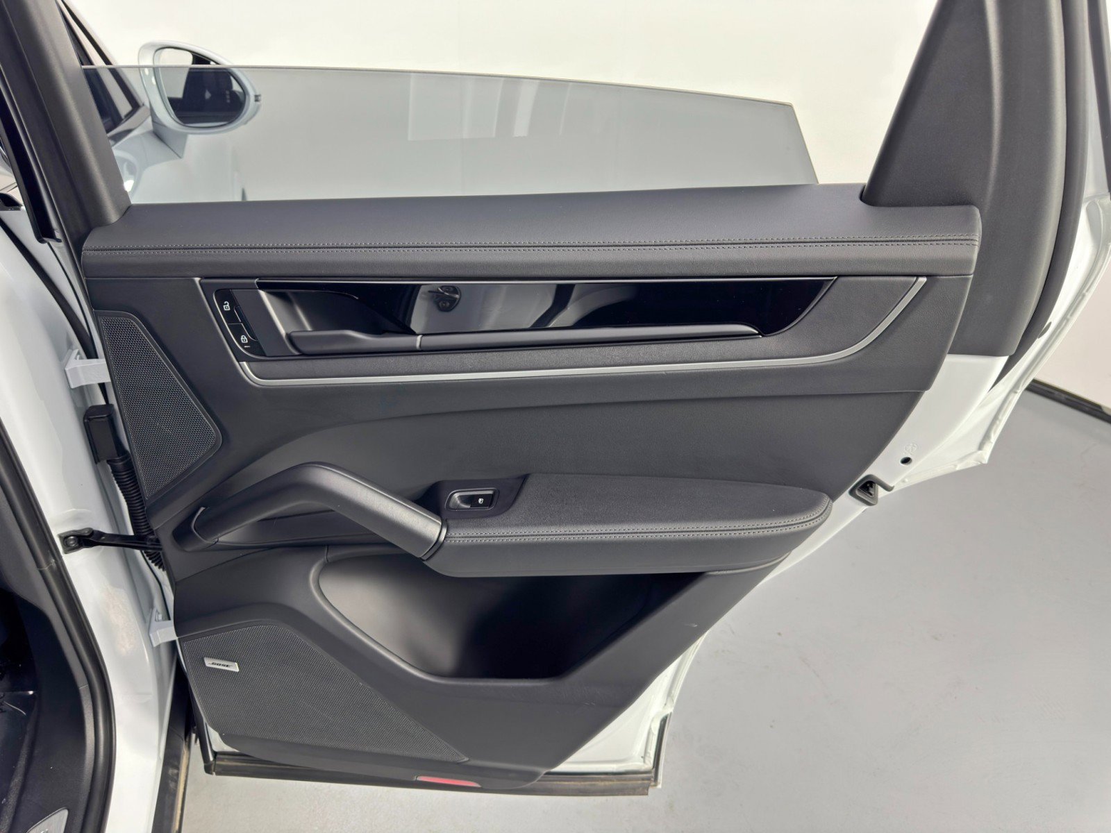 Used 2024 Porsche Cayenne S w/ Premium Package Plus image 46