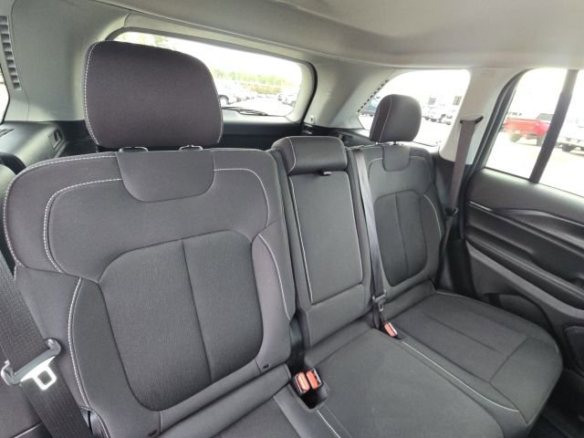 Used 2023 Jeep Grand Cherokee Laredo w/ Luxury Tech Group I RWD image 15