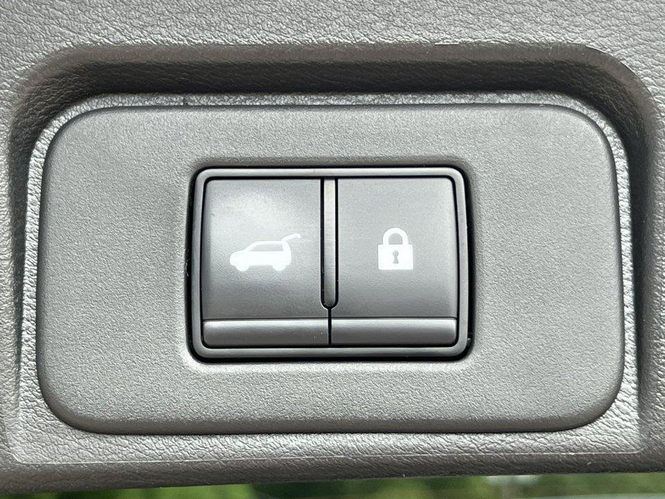 Used 2025 Nissan Rogue SV AWD/4WD image 32