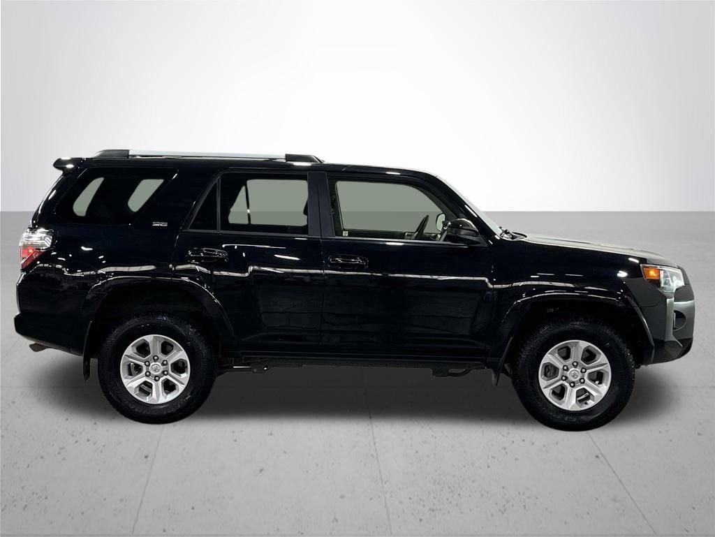 Used 2022 Toyota 4Runner SR5 AWD/4WD image 9