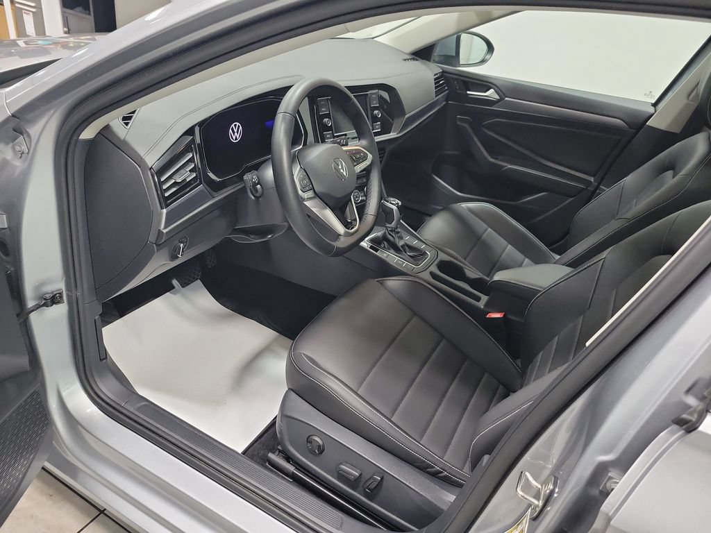 Used 2023 Volkswagen Jetta SE w/ Panoramic Sunroof Package FWD image 30