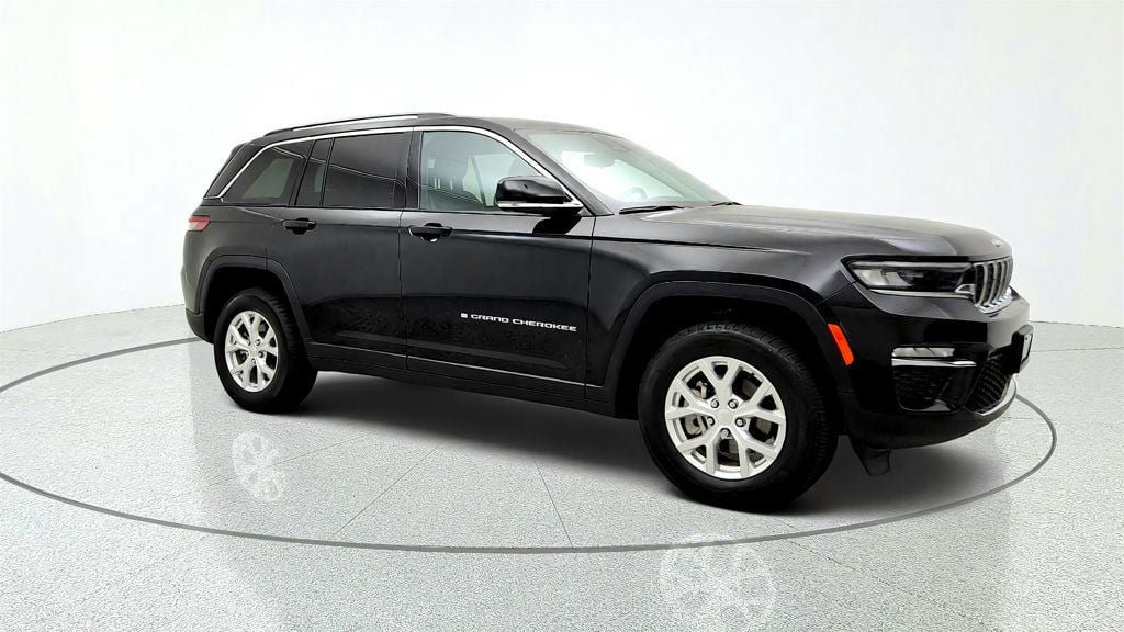 Used 2023 Jeep Grand Cherokee Limited AWD/4WD image 3