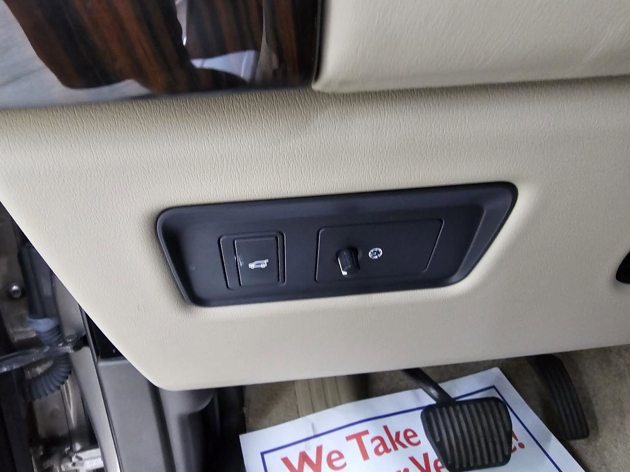 Used 2016 Land Rover Range Rover HSE image 36