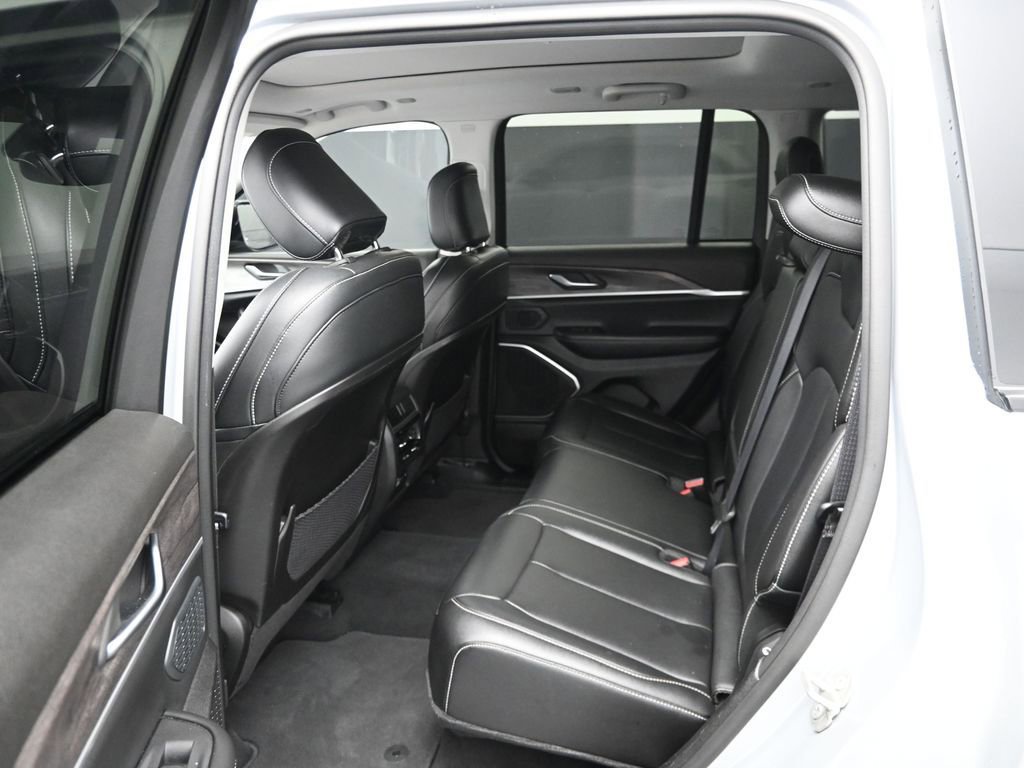 Used 2023 Jeep Grand Cherokee 4WD 4xe image 16