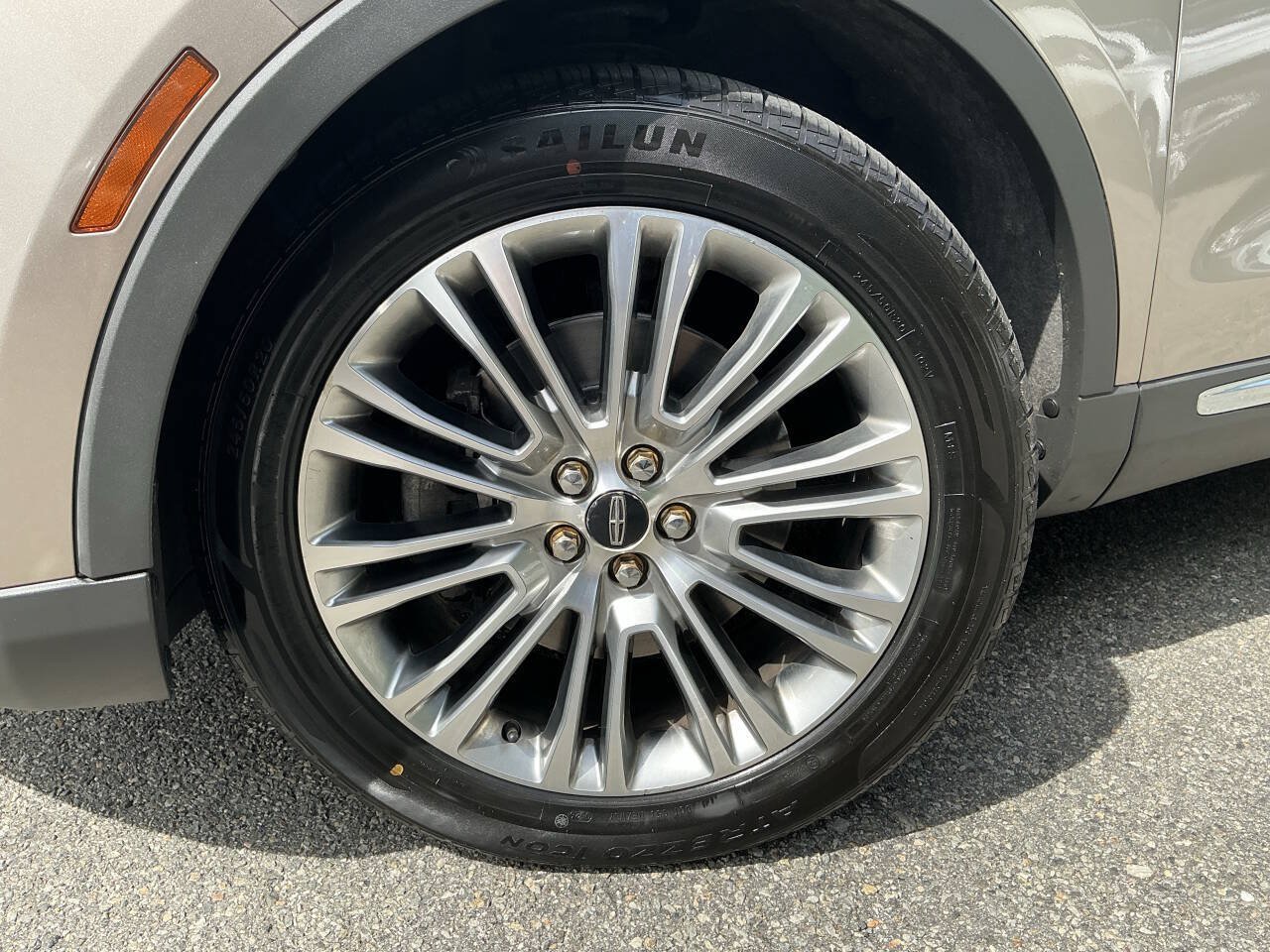 Used 2018 Lincoln MKX Reserve w/ Lincoln MKX Climate Package AWD/4WD image 9