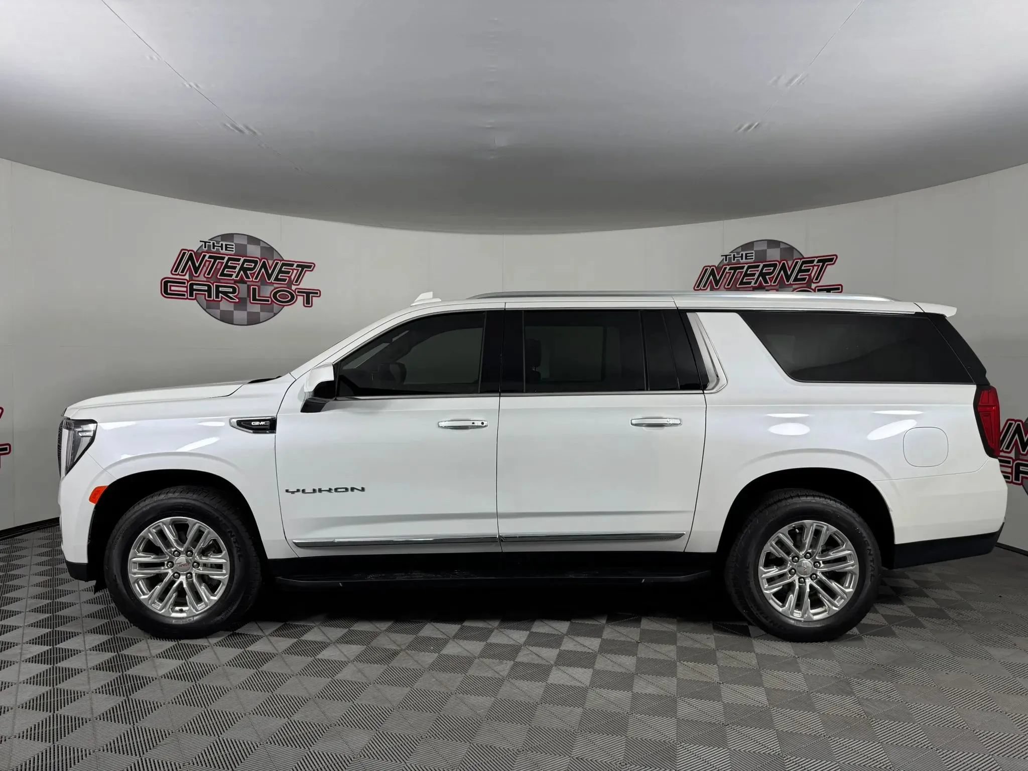 Used 2023 GMC Yukon XL SLT AWD/4WD image 4