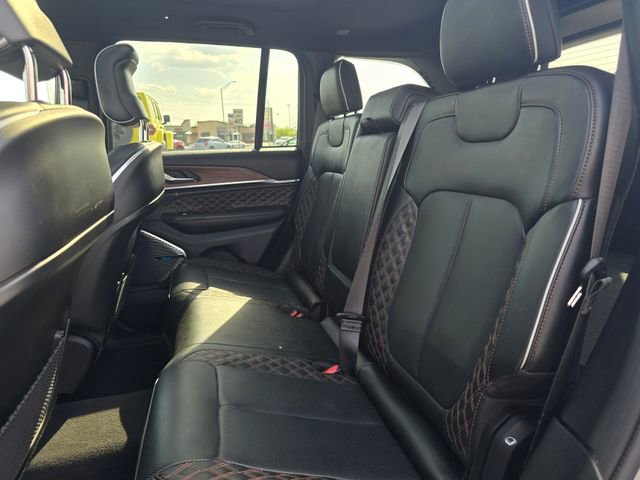 Used 2023 Jeep Grand Cherokee Summit AWD/4WD image 12