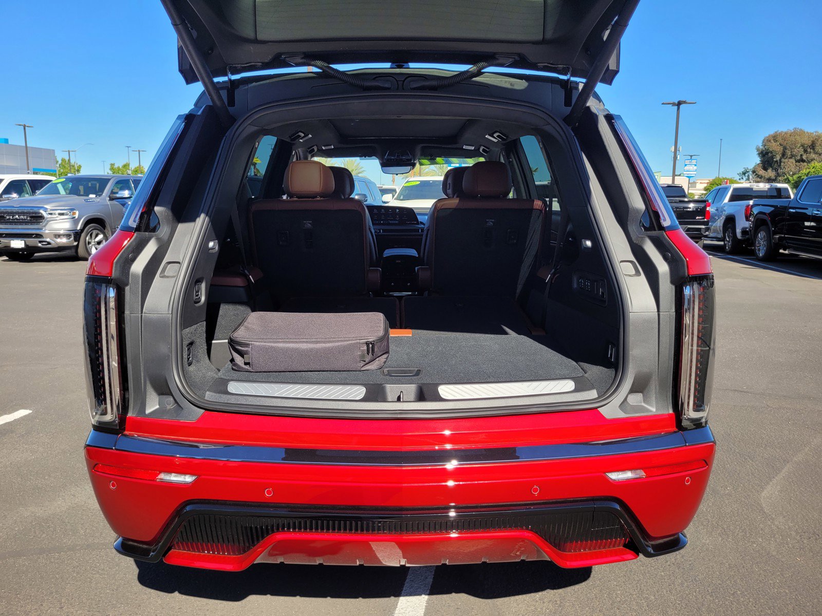 Certified 2026 Cadillac Vistiq Platinum image 27