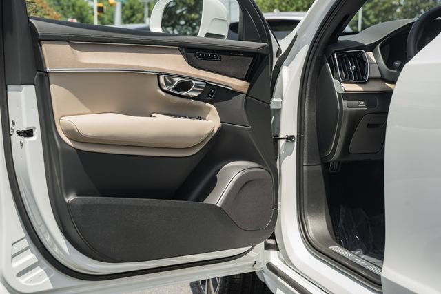 New 2026 Volvo XC90 B6 Plus w/ Protection Package Premier AWD/4WD image 40