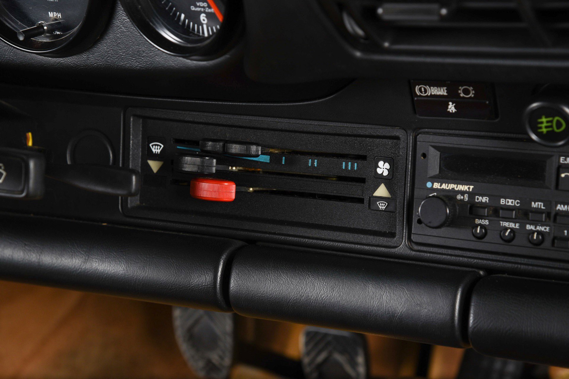 Used 1989 Porsche 911 Carrera RWD image 18