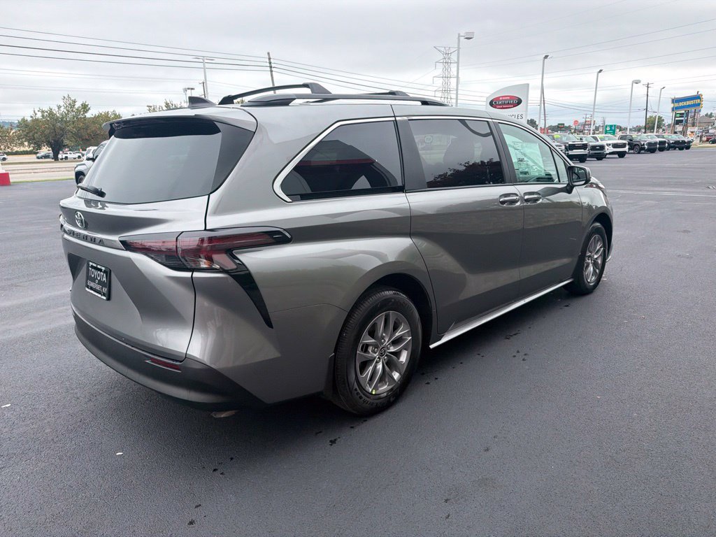 New 2026 Toyota Sienna LE FWD image 6