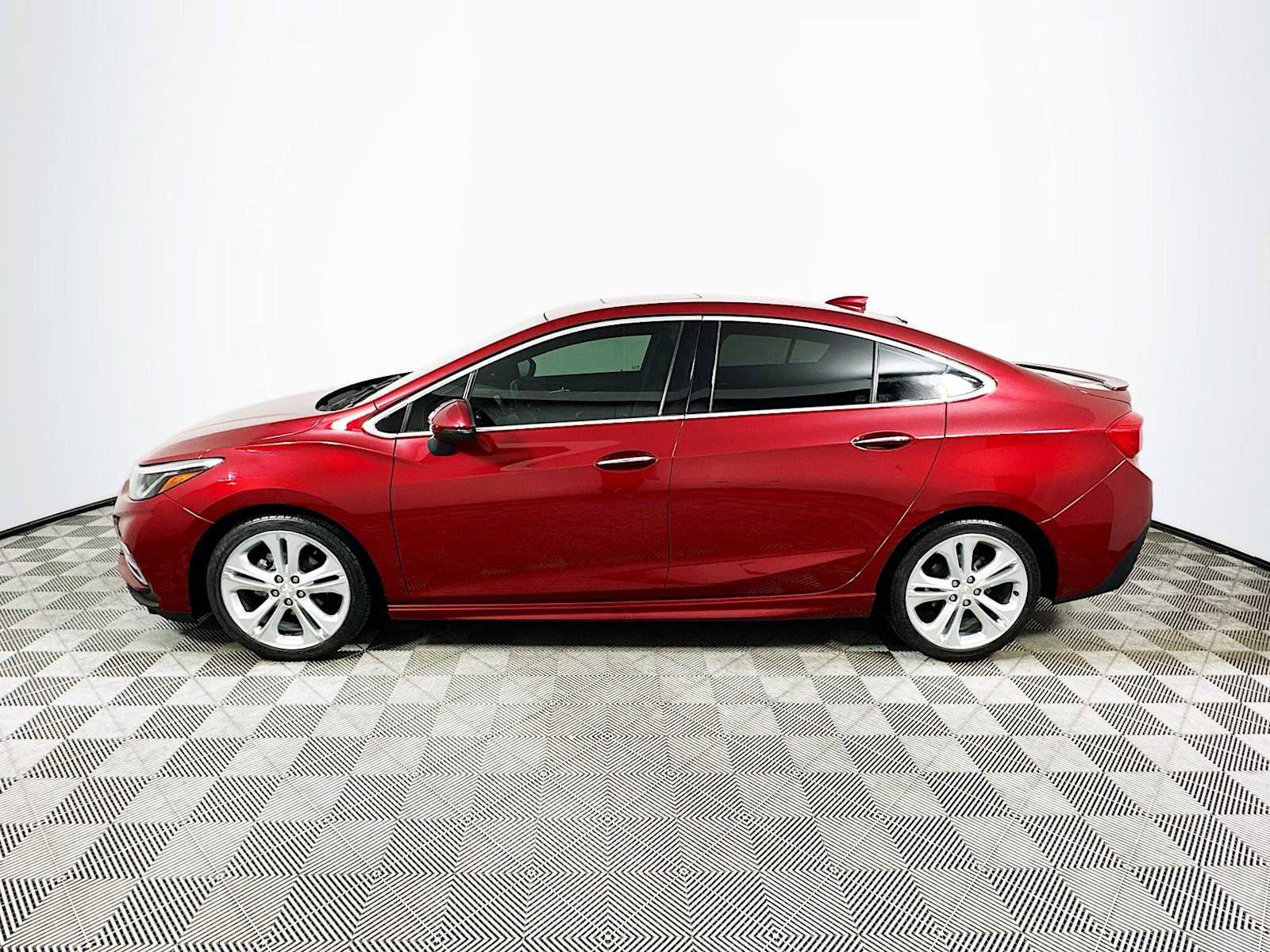 Used 2017 Chevrolet Cruze Premier FWD image 4