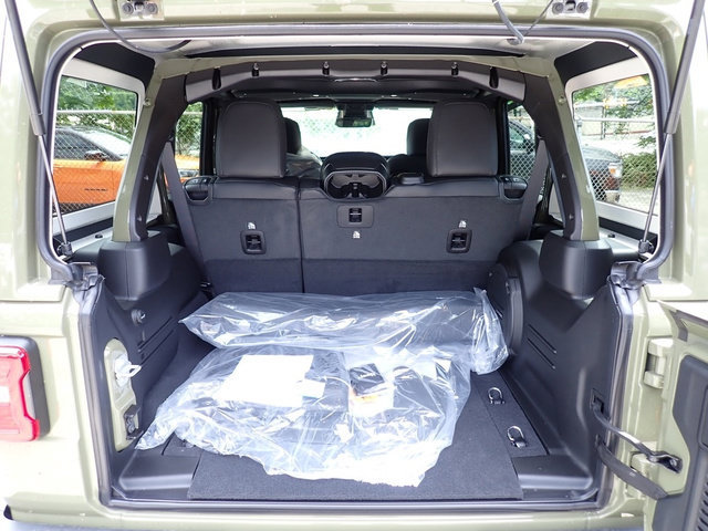 New 2026 Jeep Wrangler Unlimited Sahara AWD/4WD image 6