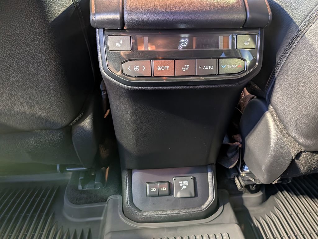 Used 2024 Toyota Highlander Platinum image 12