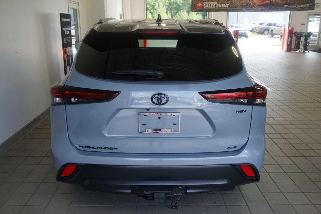 Used 2025 Toyota Highlander XLE AWD/4WD image 18