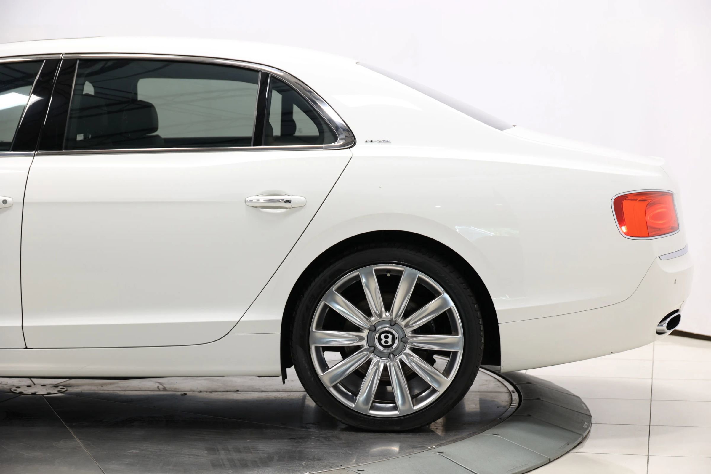 Used 2014 Bentley Flying Spur W12 image 9