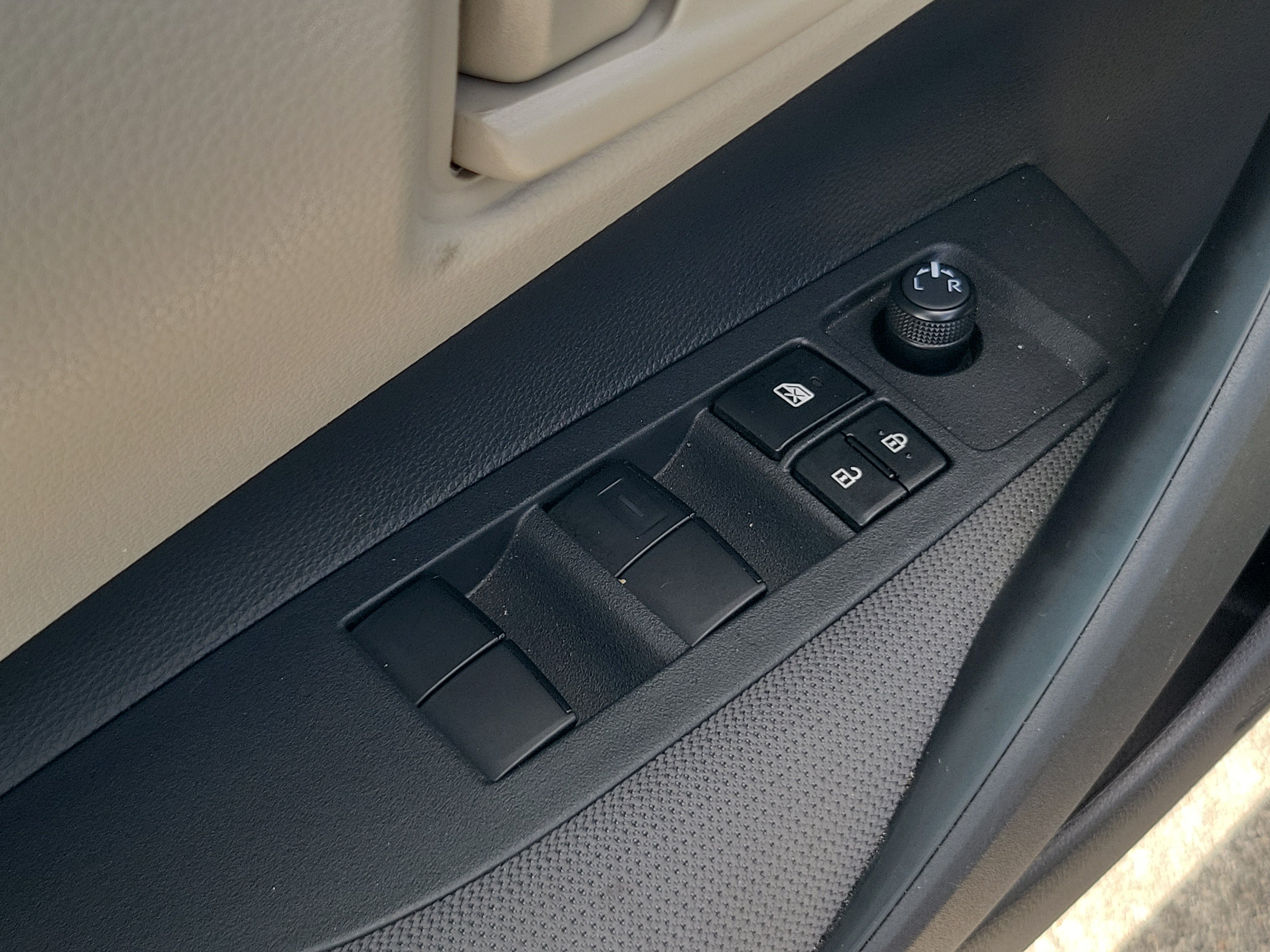 Used 2025 Toyota Corolla LE FWD image 25