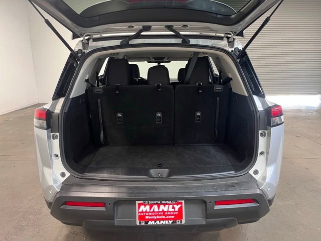 Used 2024 Nissan Pathfinder SV image 16