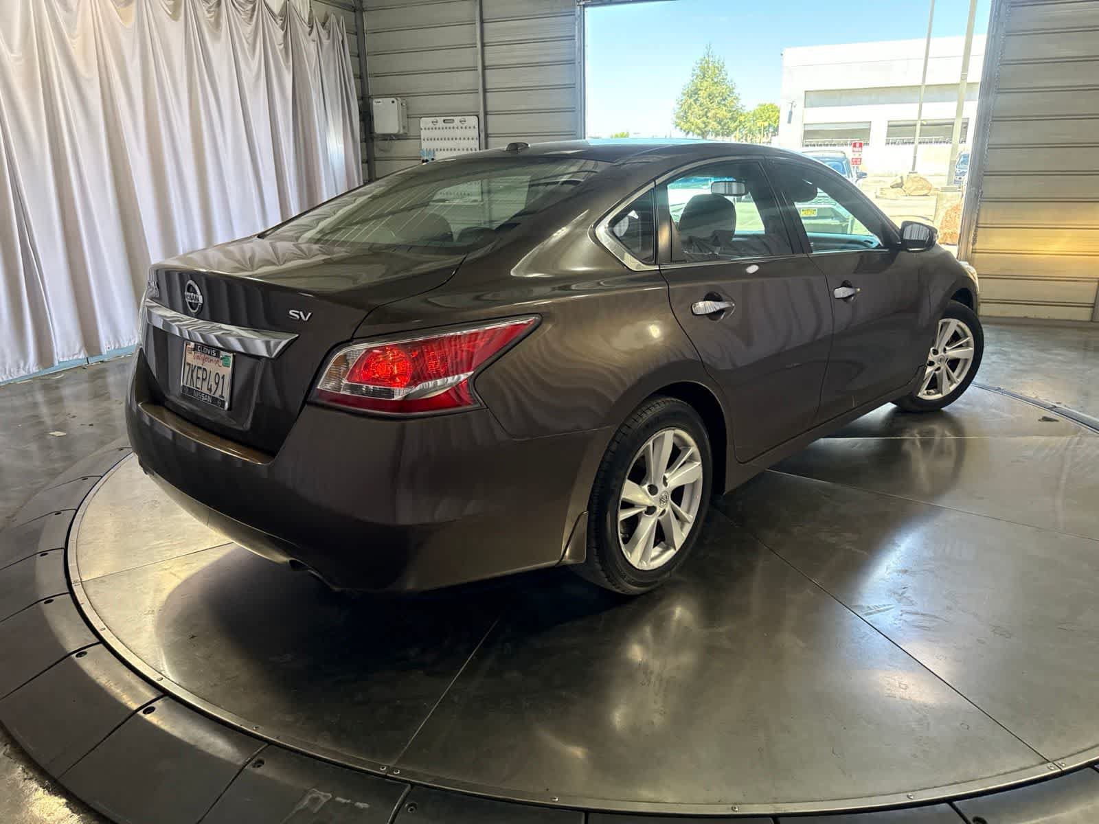 Used 2015 Nissan Altima 2.5 SV w/ Convenience Package FWD image 4