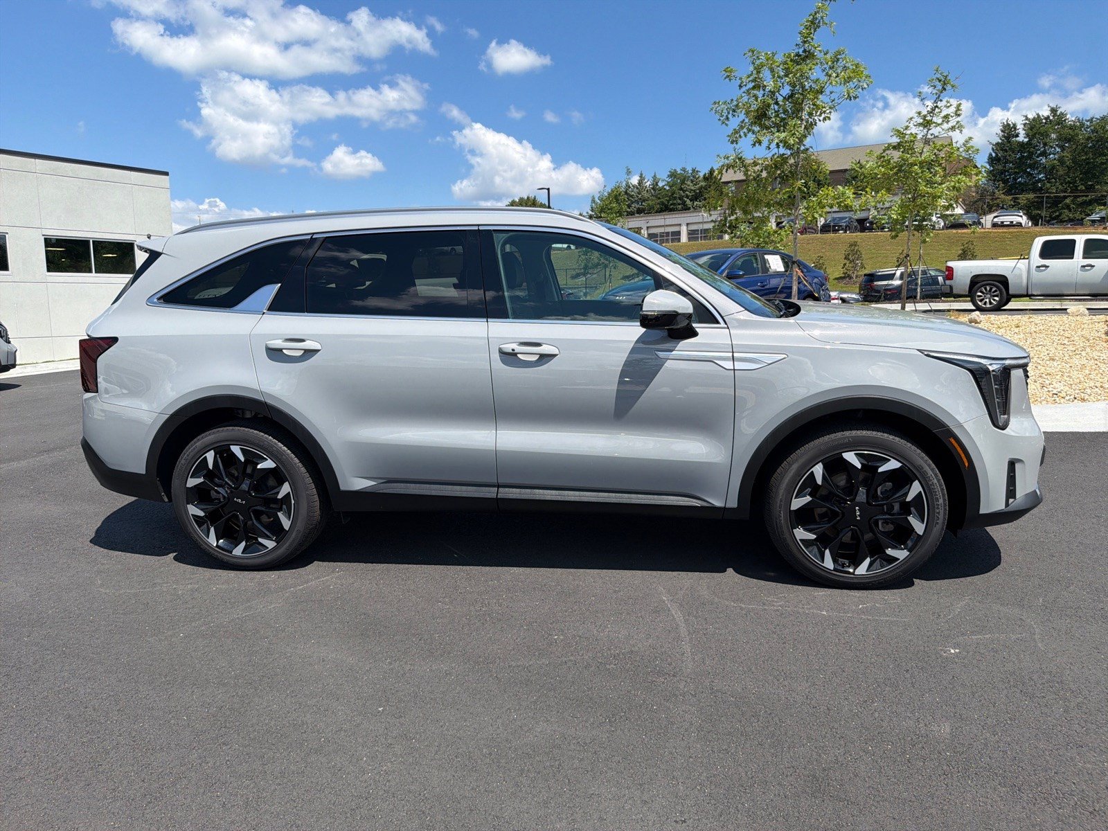 Certified 2025 Kia Sorento EX w/ Panoramic Sunroof Package FWD image 8