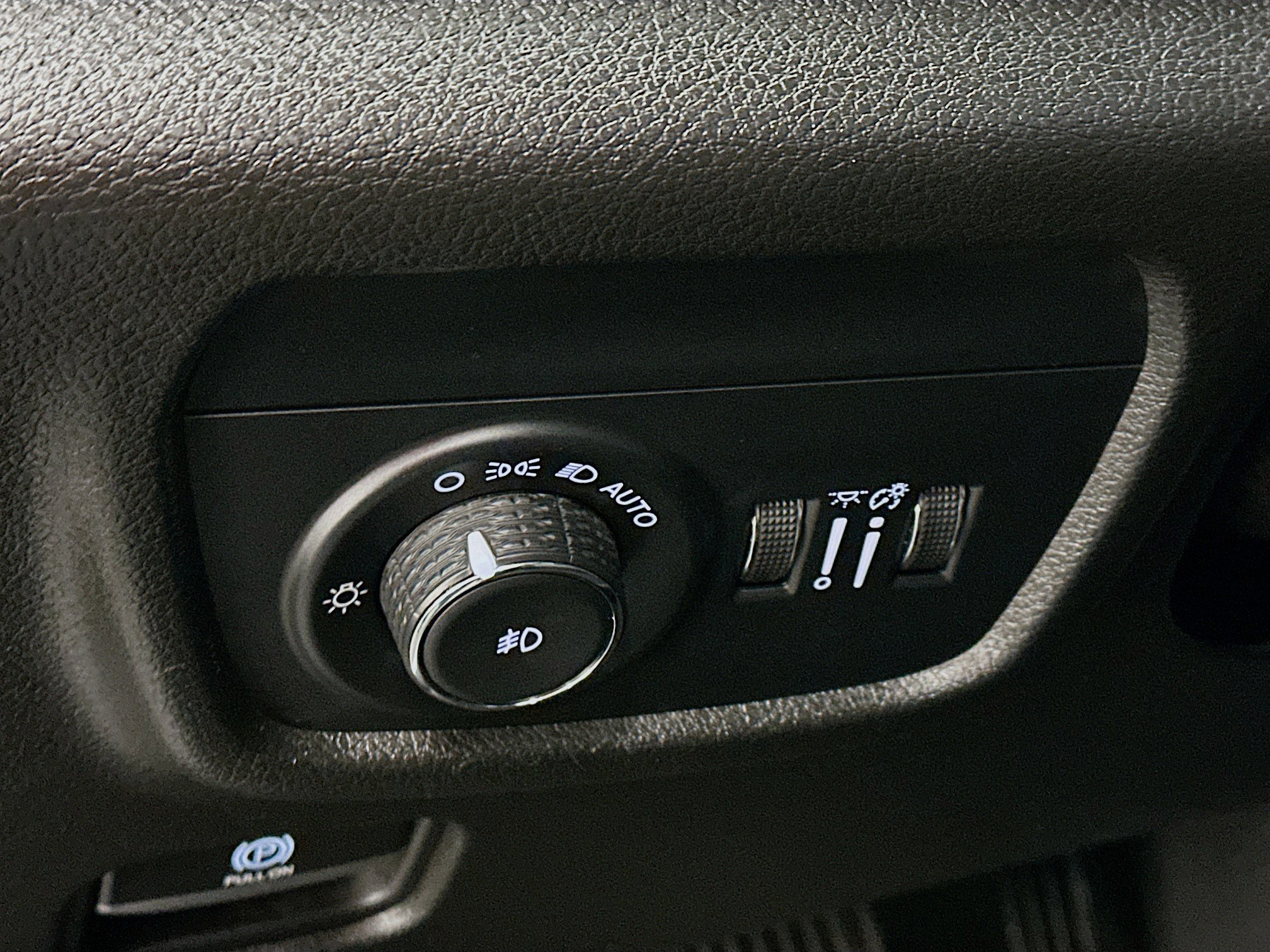 Used 2024 Jeep Grand Cherokee L Limited w/ Luxury Tech Group II image 17