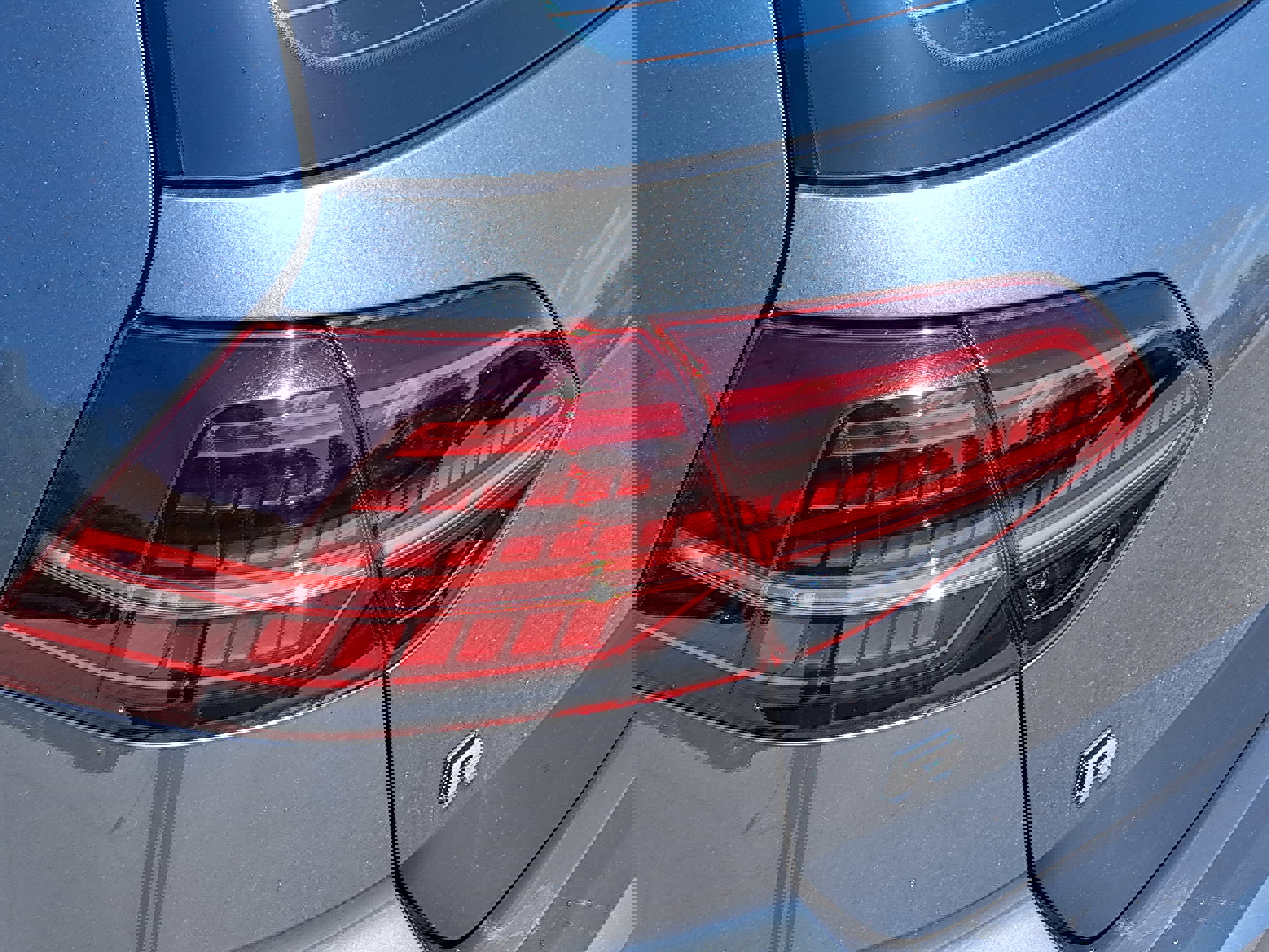 Used 2018 Volkswagen Golf R 4-Door image 31