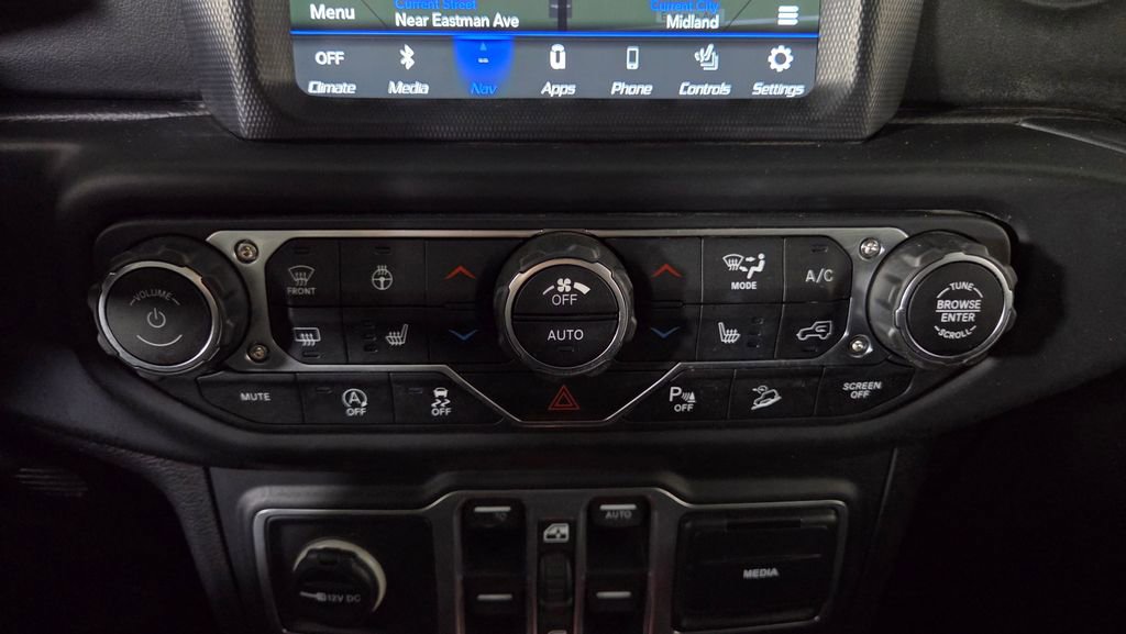 Used 2018 Jeep Wrangler Unlimited Sahara AWD/4WD image 27