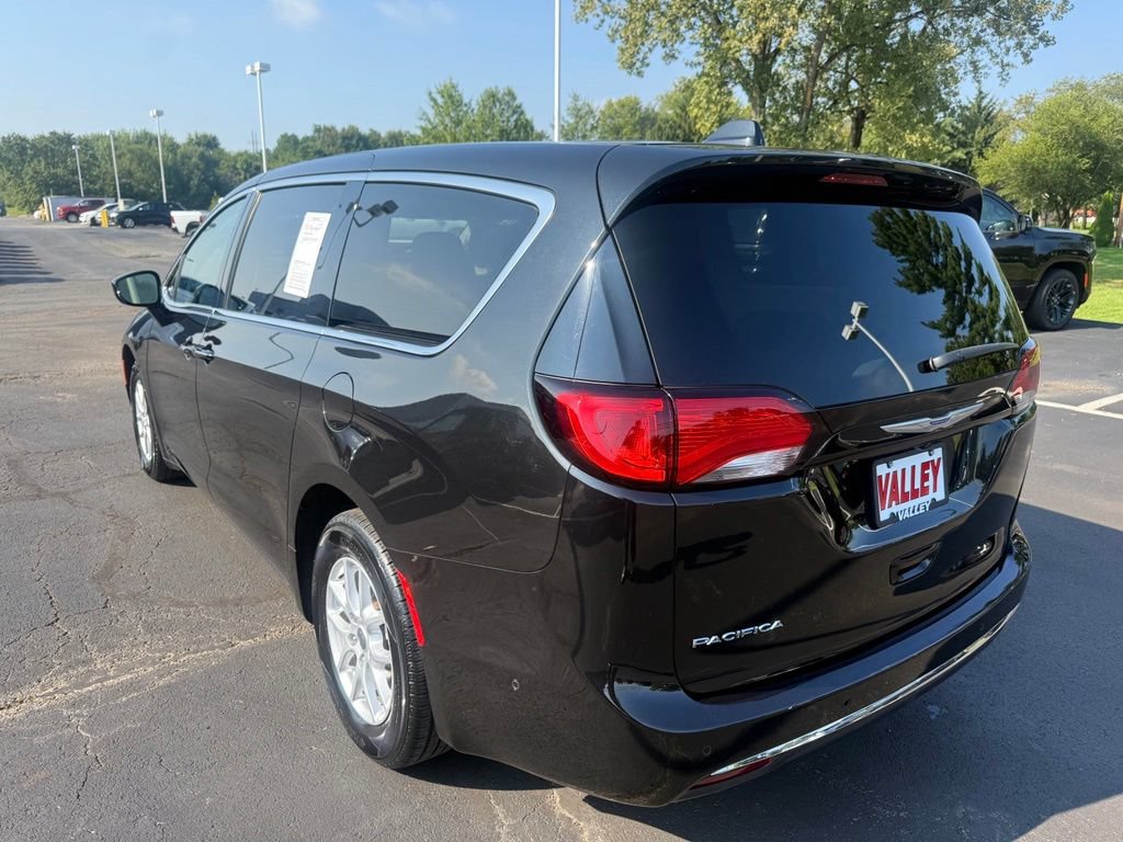 Used 2020 Chrysler Pacifica Touring w/ Advanced Safetytec Group FWD image 6