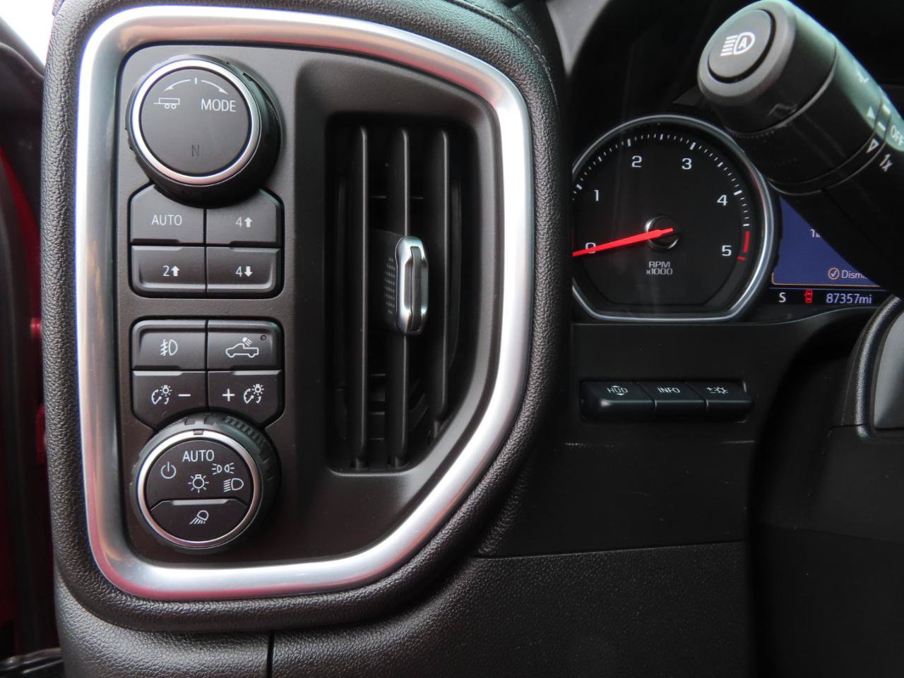 Used 2020 Chevrolet Silverado 3500 LTZ w/ LTZ Plus Package AWD/4WD image 33