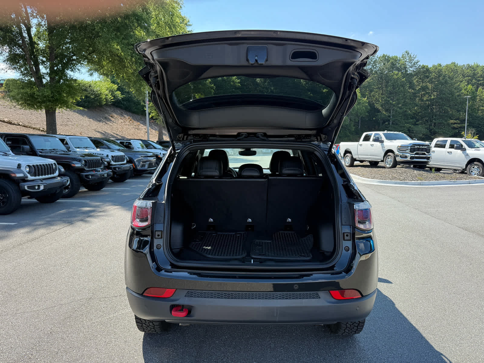 Used 2024 Jeep Compass Trailhawk AWD/4WD image 29