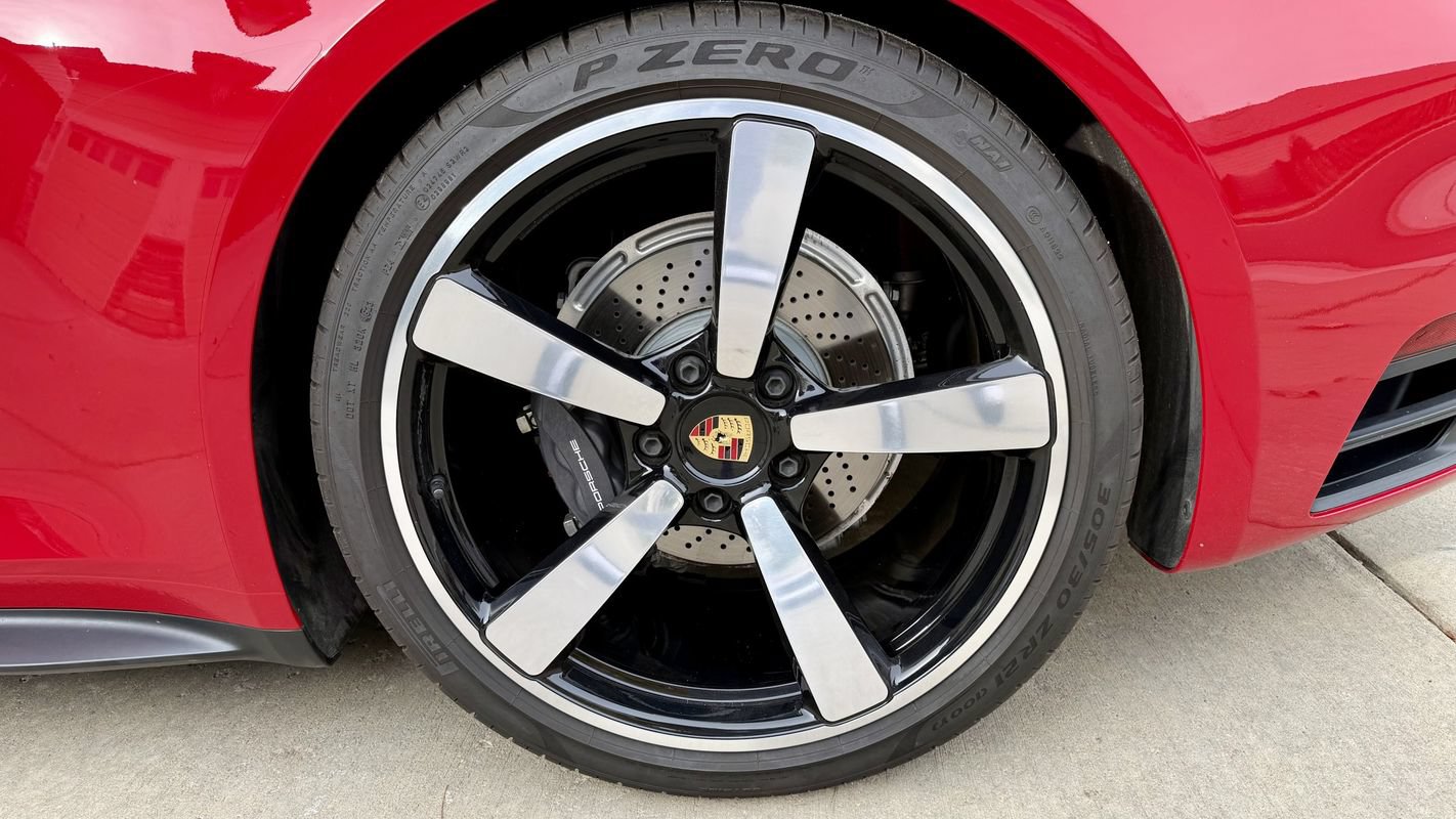 Used 2024 Porsche 911 Carrera RWD image 17