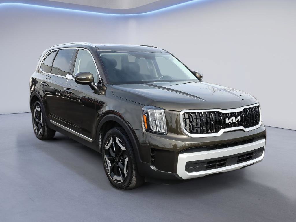 Used 2023 Kia Telluride EX w/ EX Captain's Chair Package AWD/4WD image 9