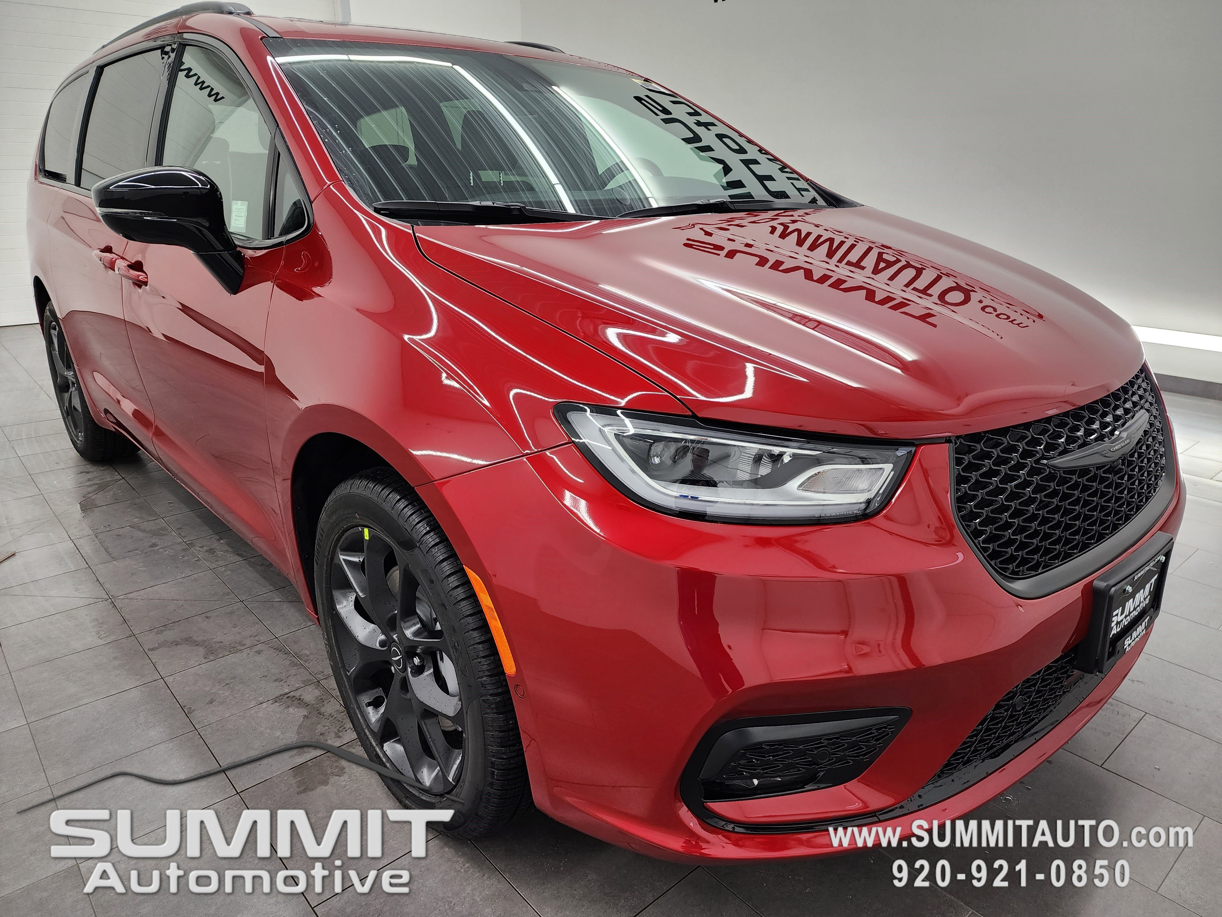 New 2026 Chrysler Pacifica Limited w/ S Appearance Package image 2