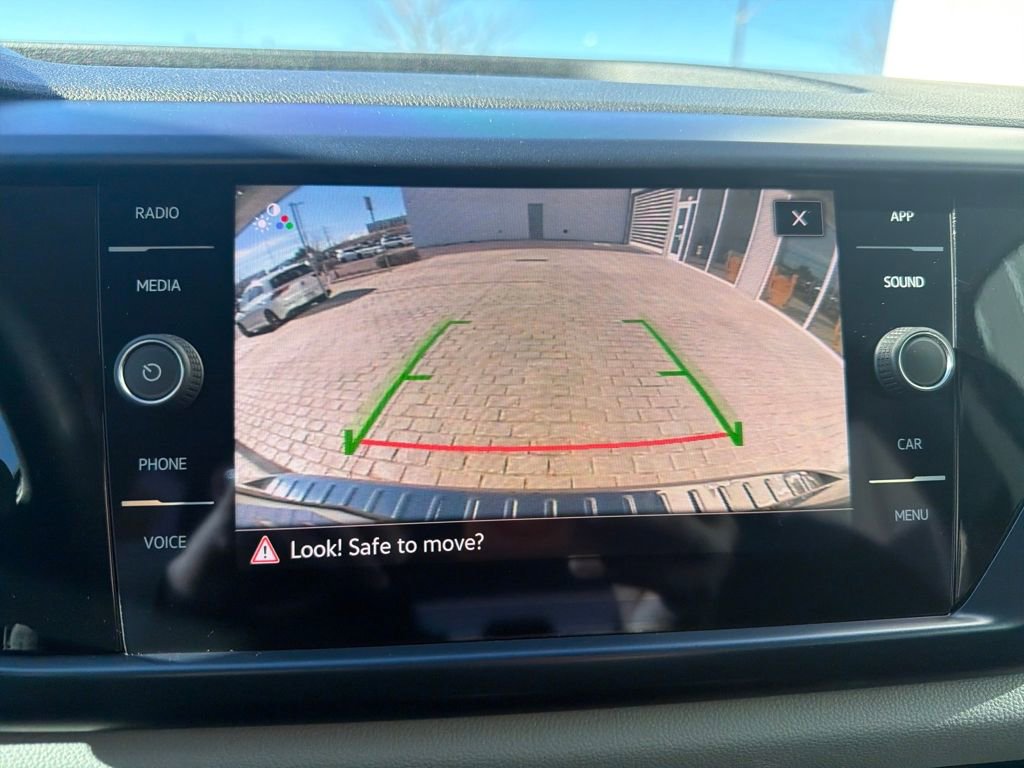 Certified 2022 Volkswagen Taos SE w/ Panoramic Sunroof Package image 22