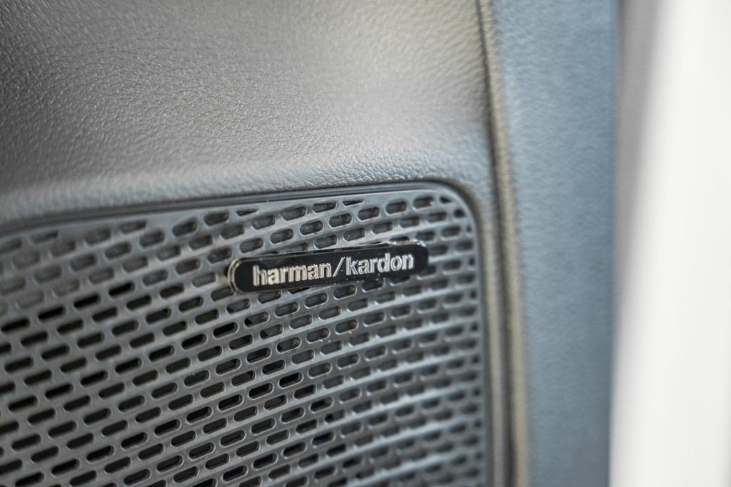 New 2026 Chrysler Pacifica Limited w/ Uconnect Theater Family Group image 39