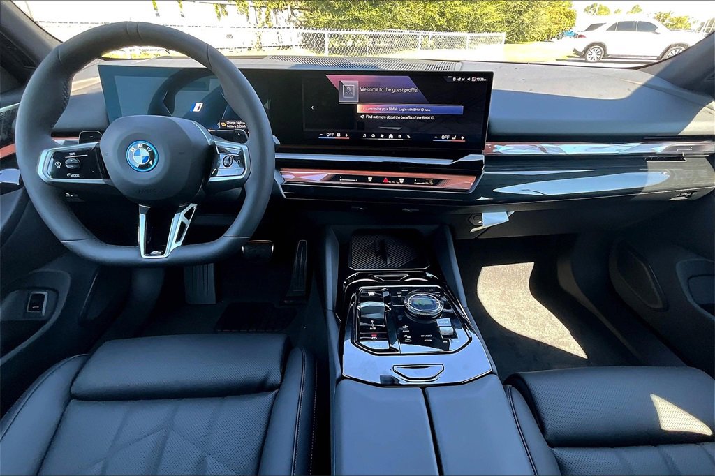 New 2026 BMW 550e xDrive image 5