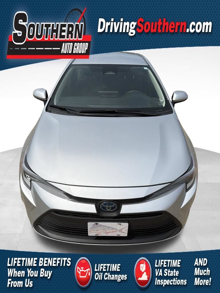 Used 2025 Toyota Corolla LE FWD image 1