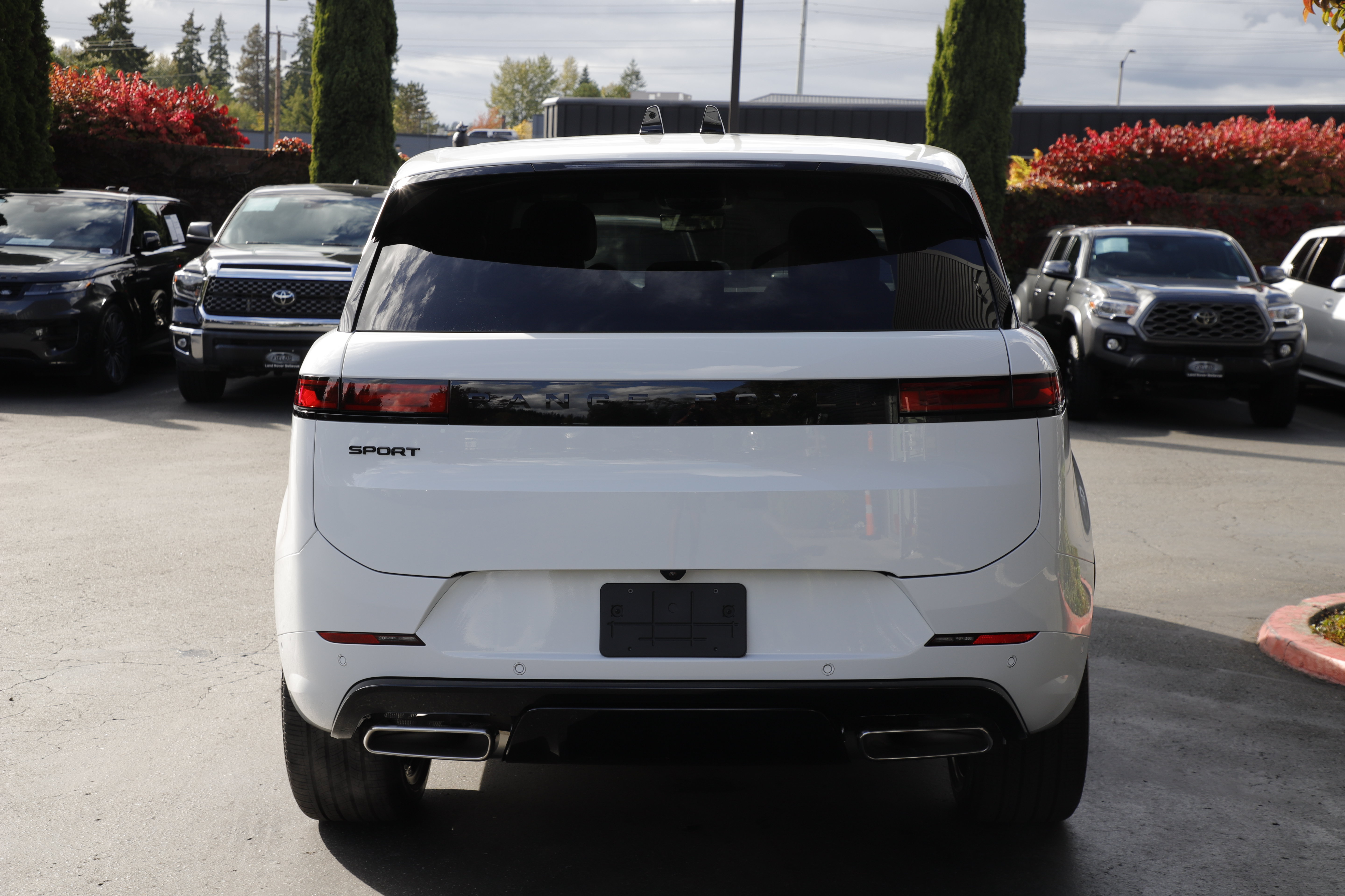 New 2026 Land Rover Range Rover Sport Dynamic SE AWD/4WD image 9