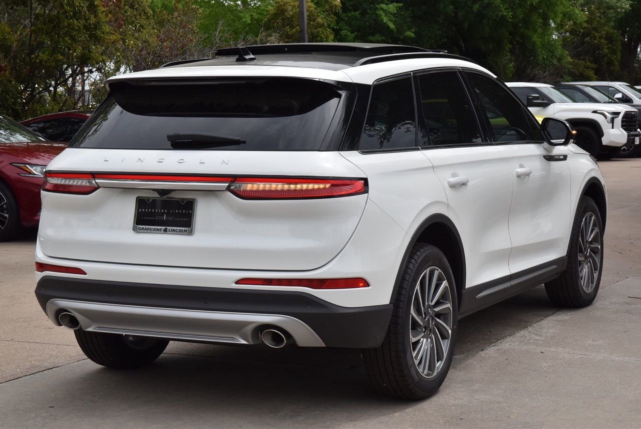 New 2026 Lincoln Corsair Reserve FWD image 7