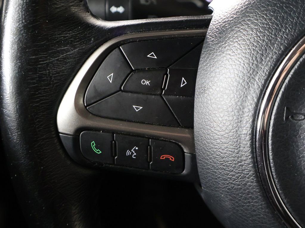 Used 2022 Jeep Renegade Limited AWD/4WD image 37