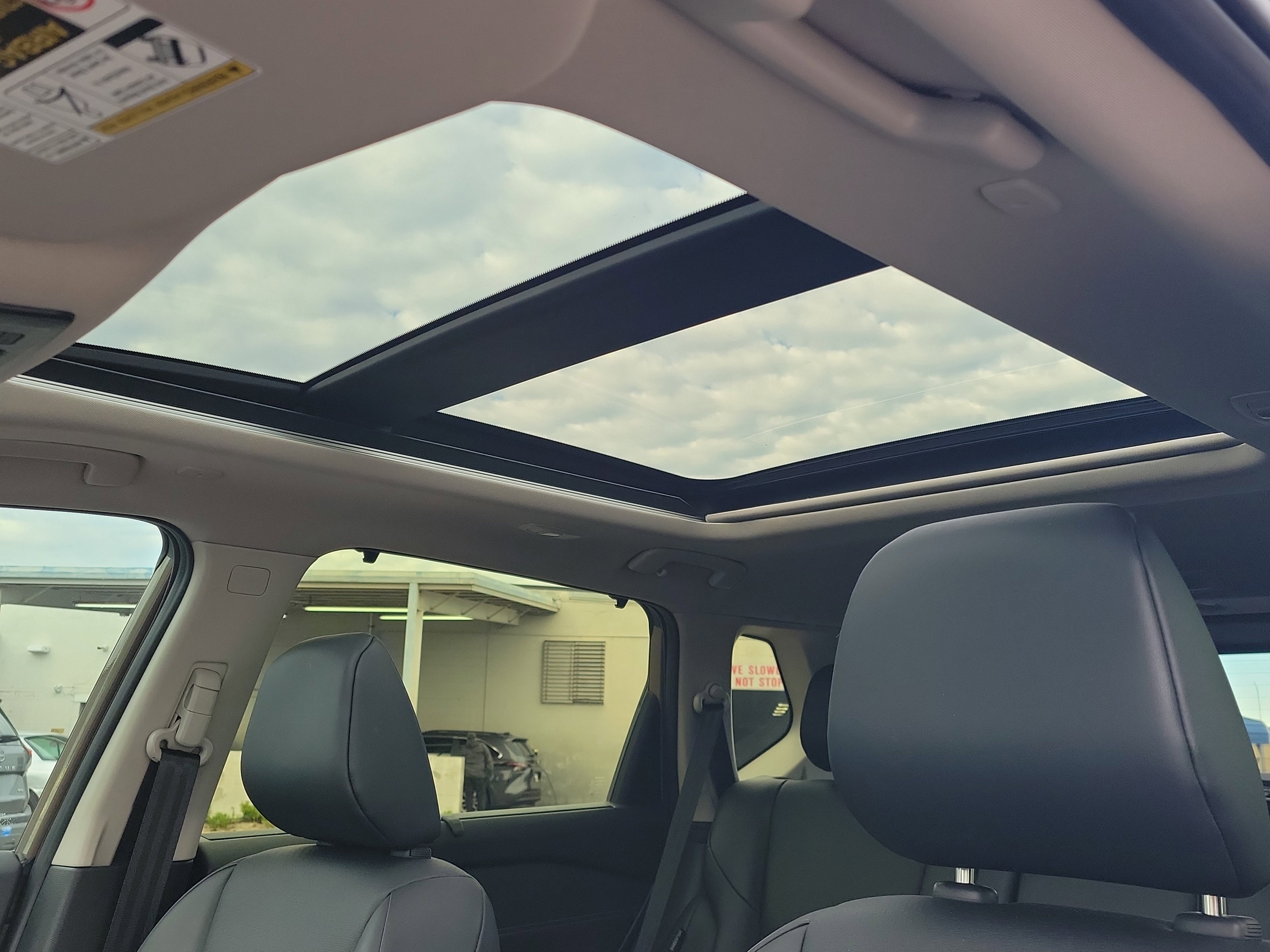 Used 2024 Nissan Rogue SV w/ SV Premium Package image 37