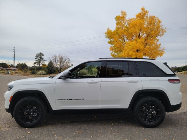 Used 2024 Jeep Grand Cherokee Altitude image 8